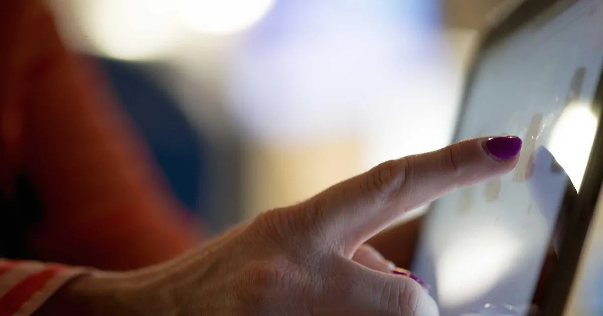 « J aurais dû l acquérir plus tôt ! » : découvrez cet appareil révolutionnaire qui facilite l entretien de votre poêle comme jamais auparavant