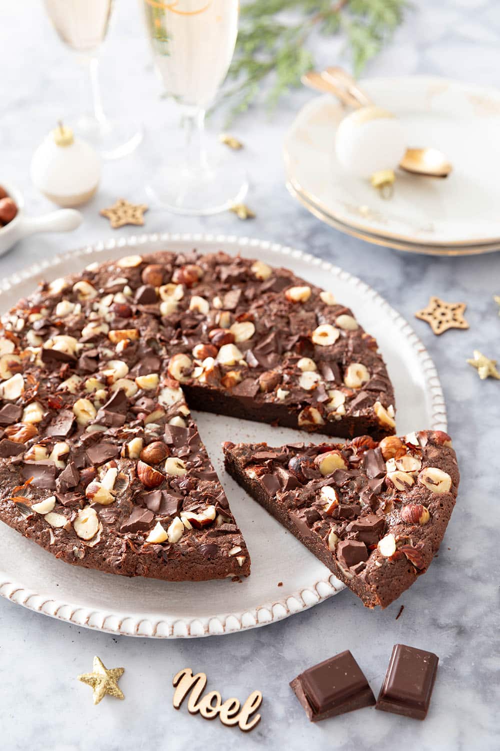 découvrez notre cake automnal aux noisettes et chocolat : un dessert moelleux et gourmand, parfait pour accompagner vos goûters et réchauffer vos journées d'automne.